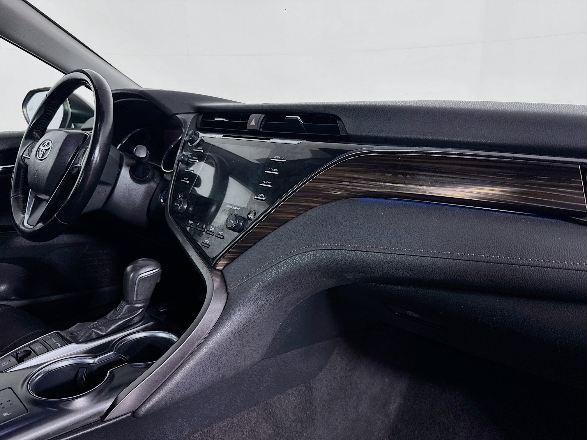 Used 2019 Toyota Camry XLE image 28