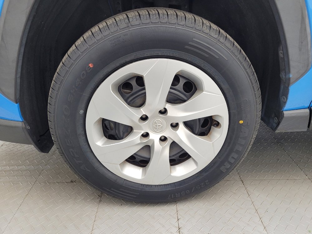 Used 2020 Toyota RAV4 LE image 31