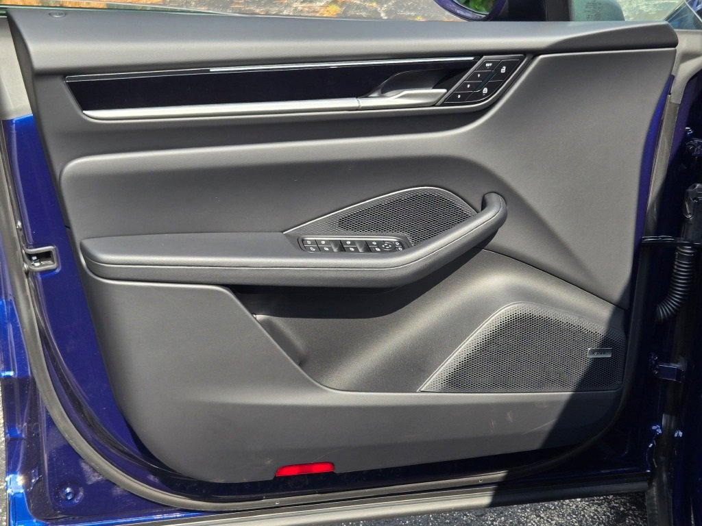 New 2025 Porsche Macan 4 Electric image 17