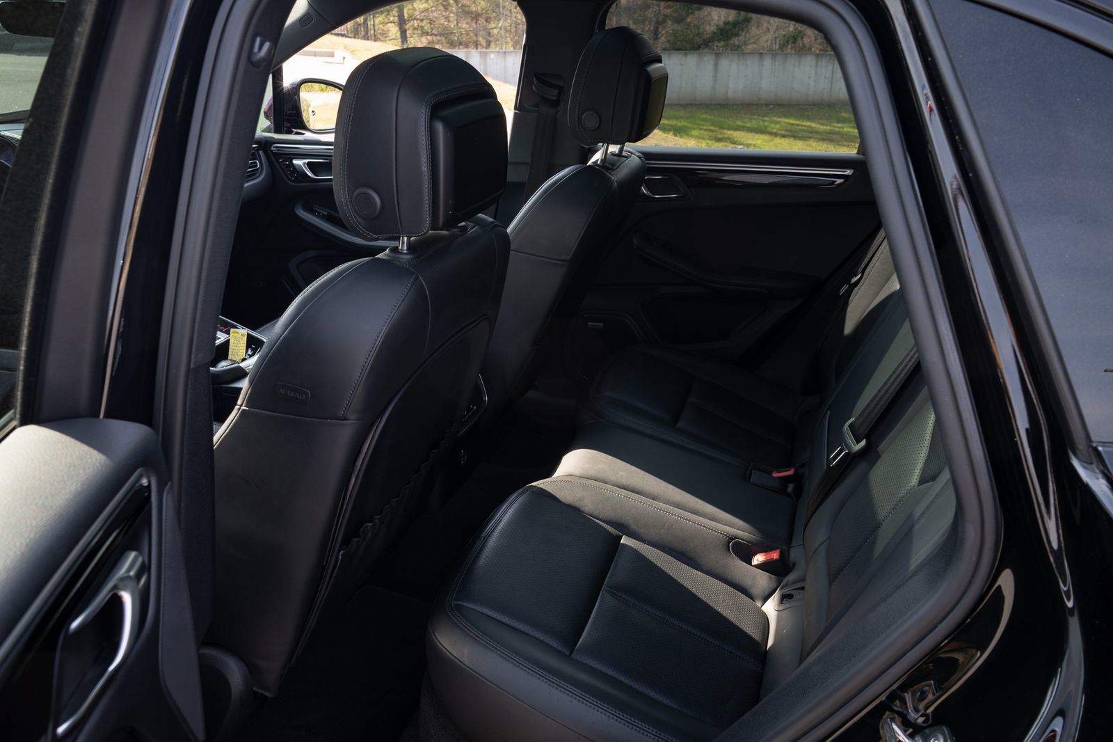 Used 2022 Porsche Macan Base w/ Premium Package Plus image 19