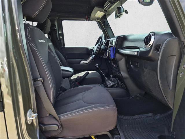 Used 2015 Jeep Wrangler Unlimited Rubicon w/ Connectivity Group AWD/4WD image 19