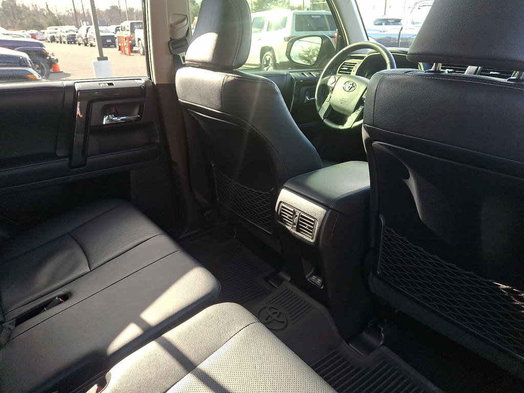 Used 2020 Toyota 4Runner 4WD image 15