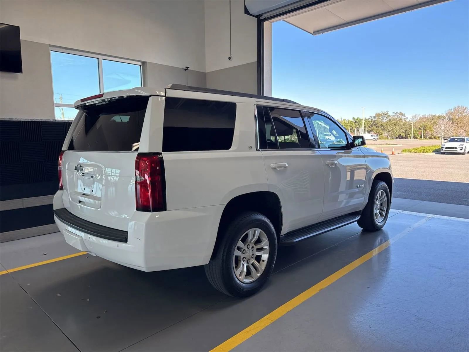 Used 2019 Chevrolet Tahoe LT AWD/4WD image 3