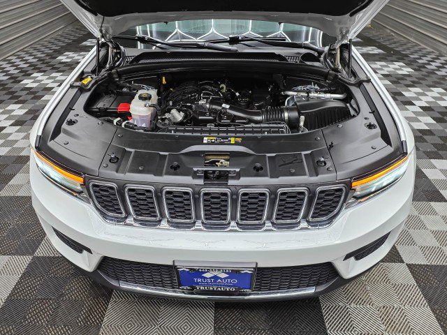Used 2024 Jeep Grand Cherokee Laredo w/ Trailer Tow Package AWD/4WD image 37