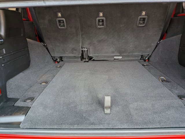 Used 2018 Jeep Wrangler Unlimited Sahara w/ Cold Weather Group image 21