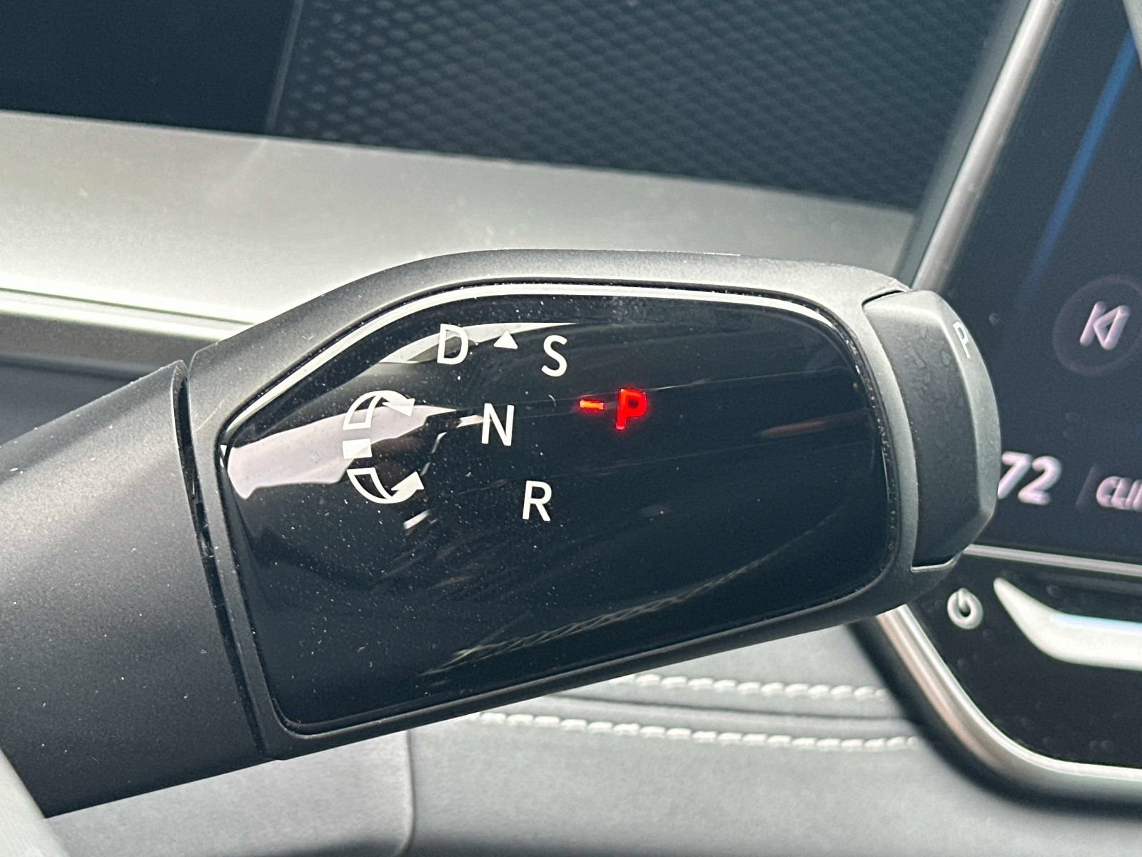 Certified 2025 Volkswagen Tiguan SE FWD image 24