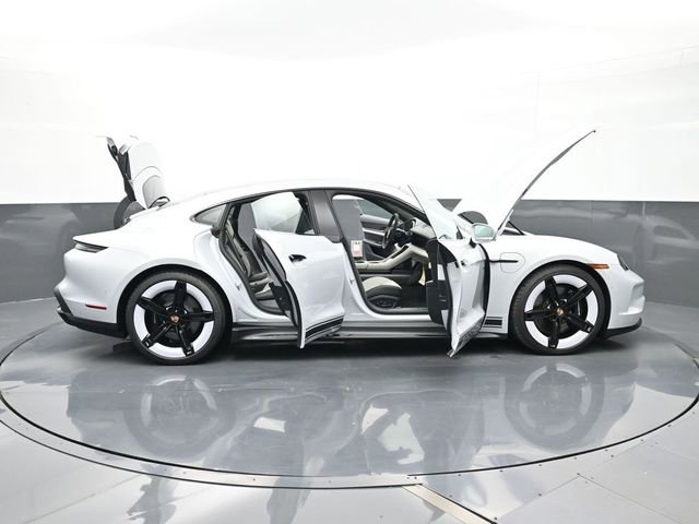 Used 2025 Porsche Taycan GTS image 40