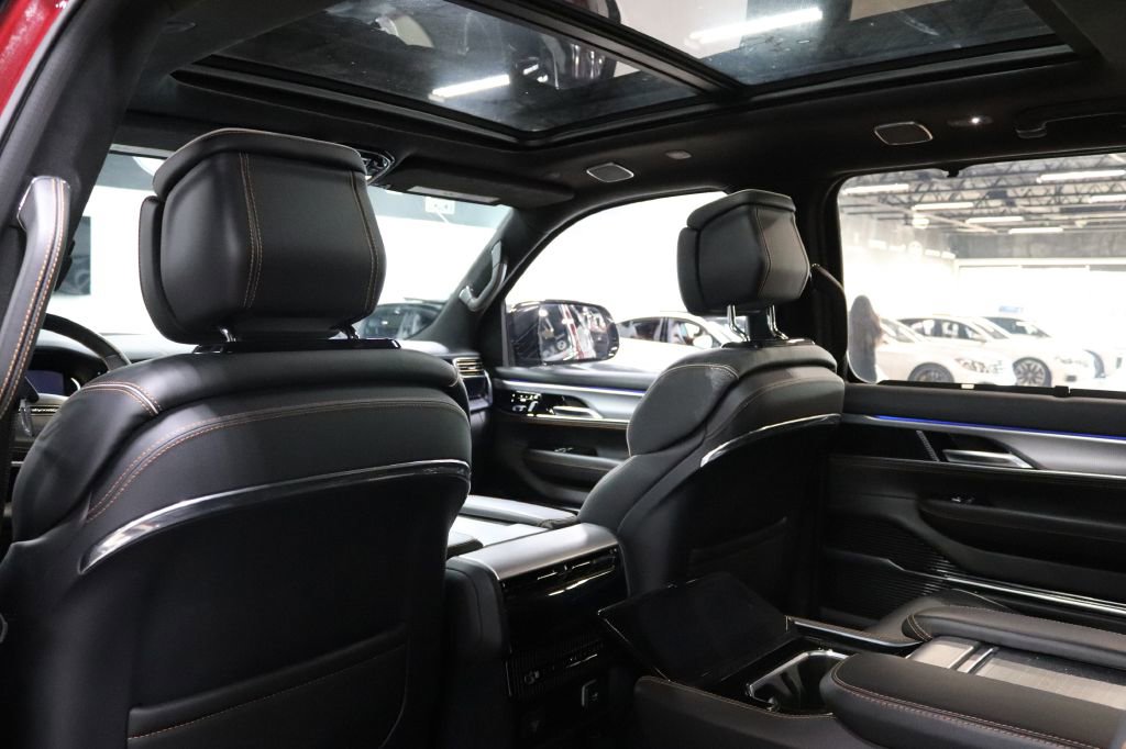 Used 2023 Jeep Grand Wagoneer Series III image 17