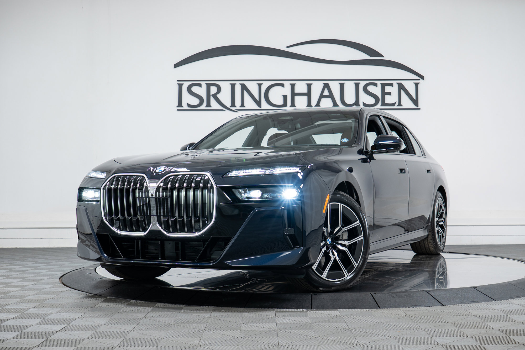 Used 2025 BMW 760i xDrive w/ Executive Package image 32