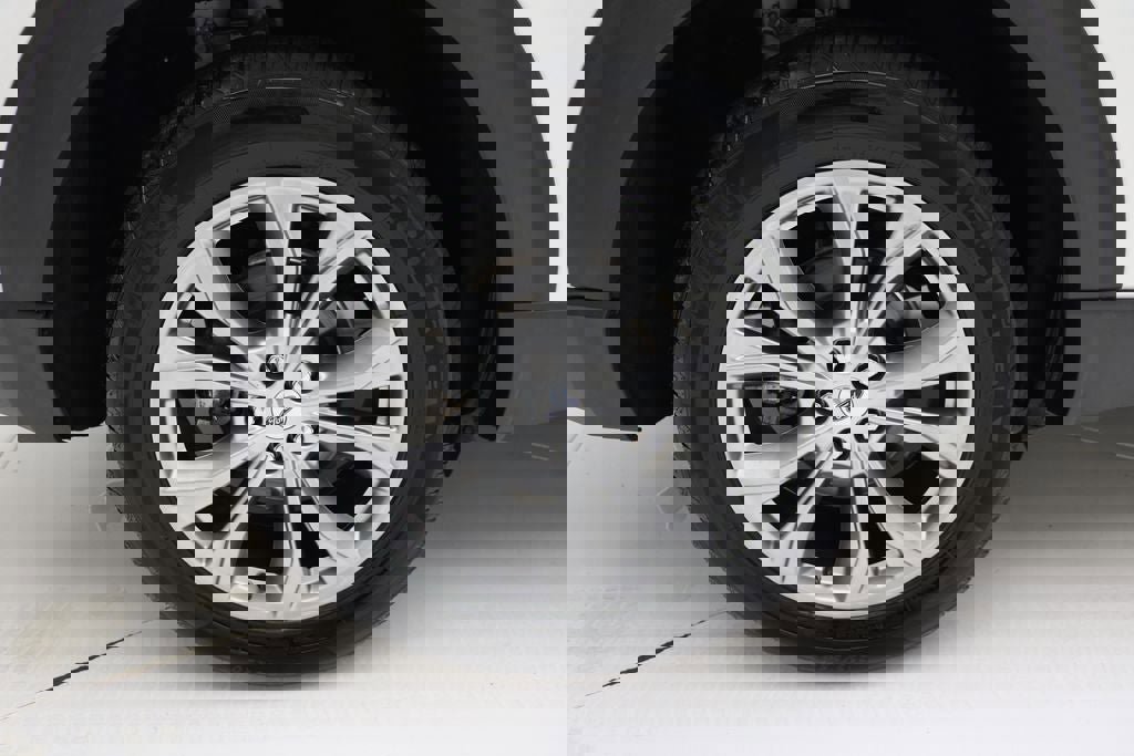 Used 2022 Ford Explorer Limited w/ Equipment Group 301A image 10