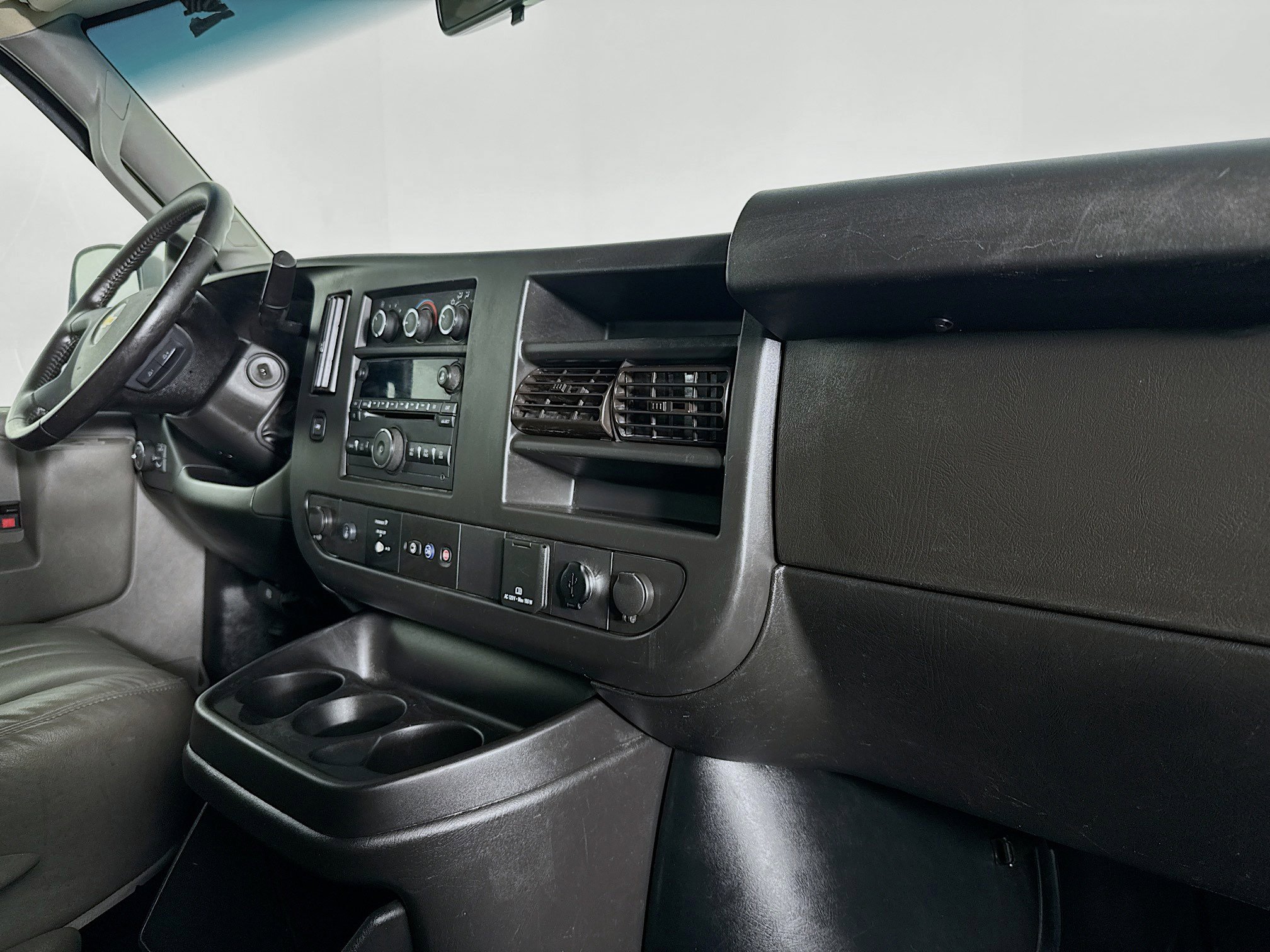 Used 2020 Chevrolet Express 2500 w/ Communications Package image 23