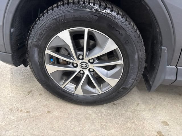 Used 2017 Toyota RAV4 XLE w/ All Weather Liner Package AWD/4WD image 9