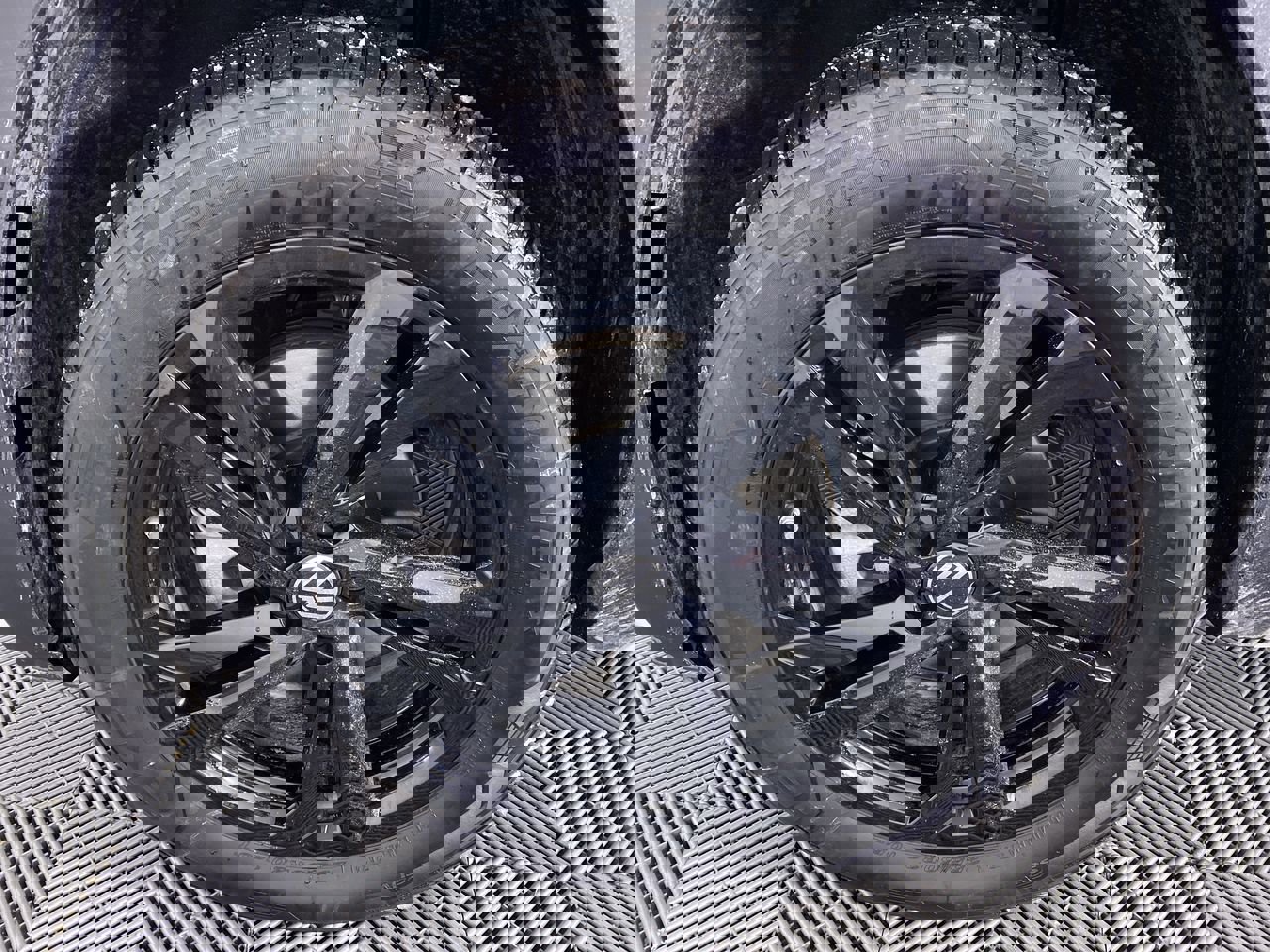 Used 2025 Volkswagen Atlas Cross Sport SEL R-Line image 16