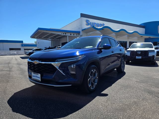 Used 2024 Chevrolet Trax LT w/ Driver Confidence Package FWD image 4