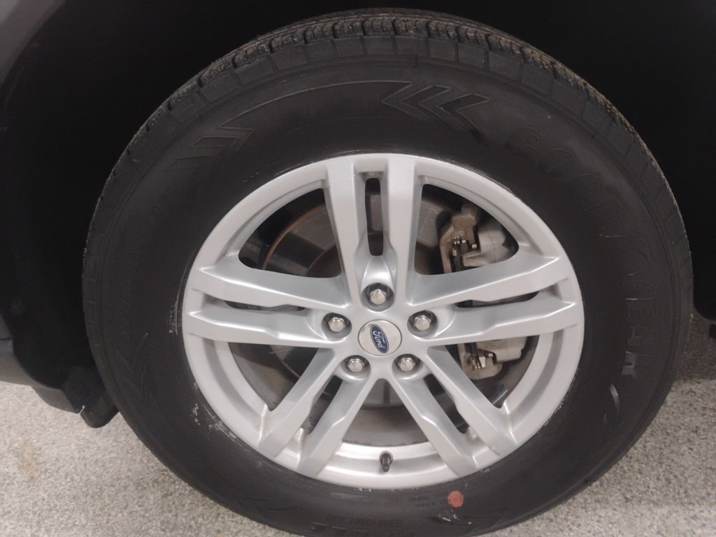 Used 2024 Ford Explorer XLT w/ Equipment Group 202A image 8