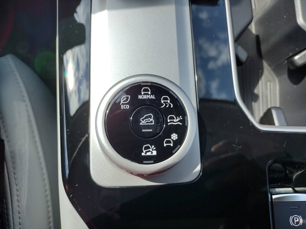 New 2025 Mitsubishi Outlander SE image 10