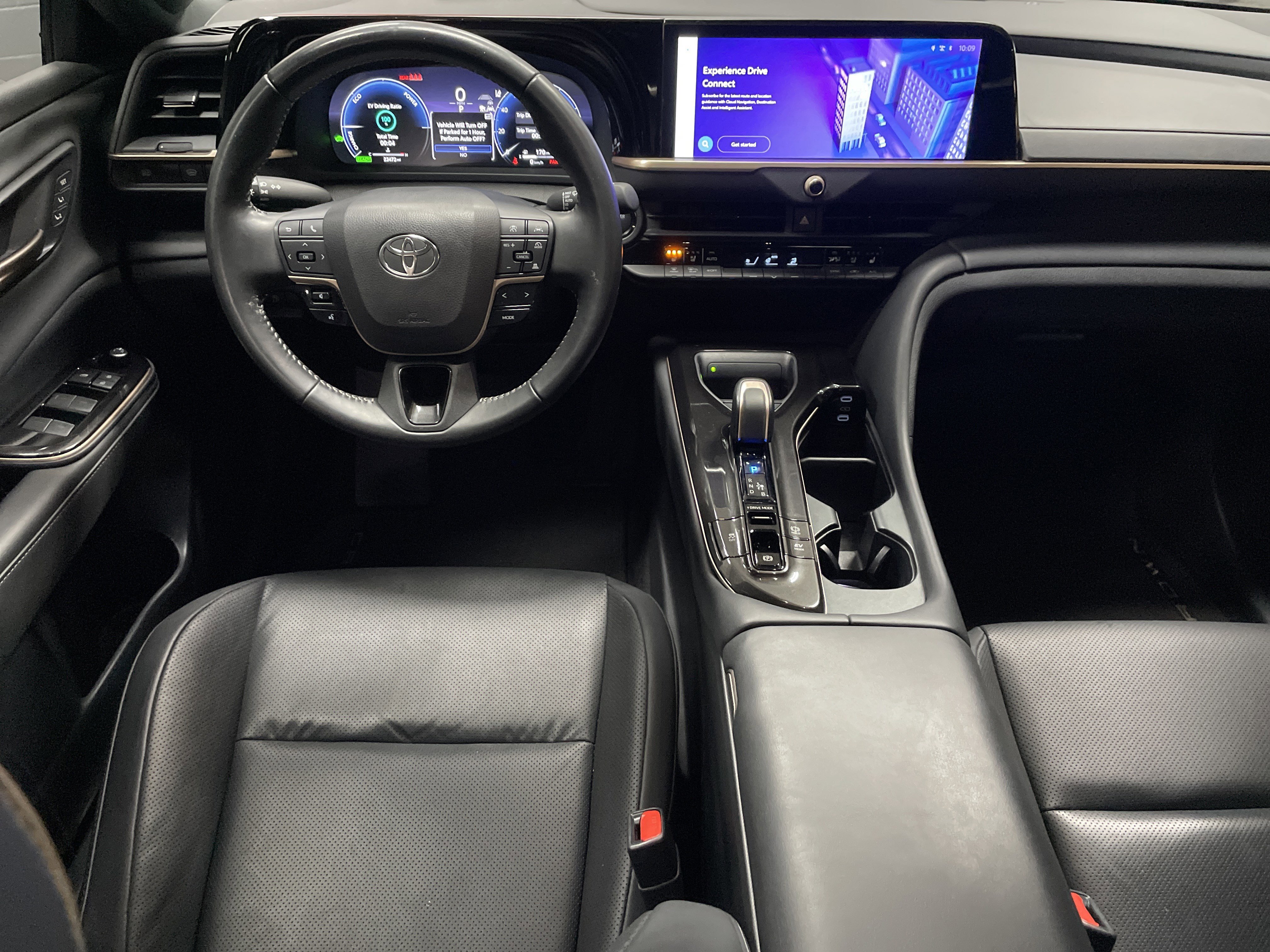 Used 2024 Toyota Crown Limited image 30