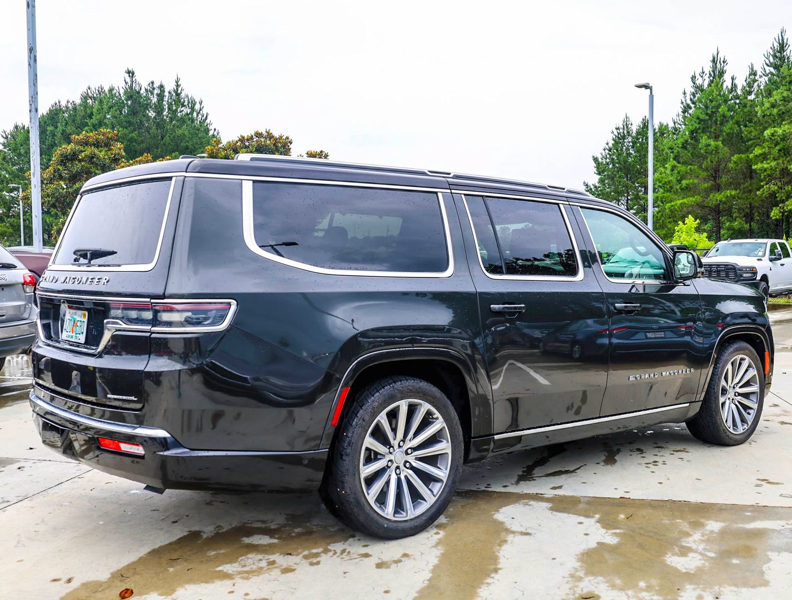 Used 2023 Jeep Grand Wagoneer L Series II AWD/4WD image 7