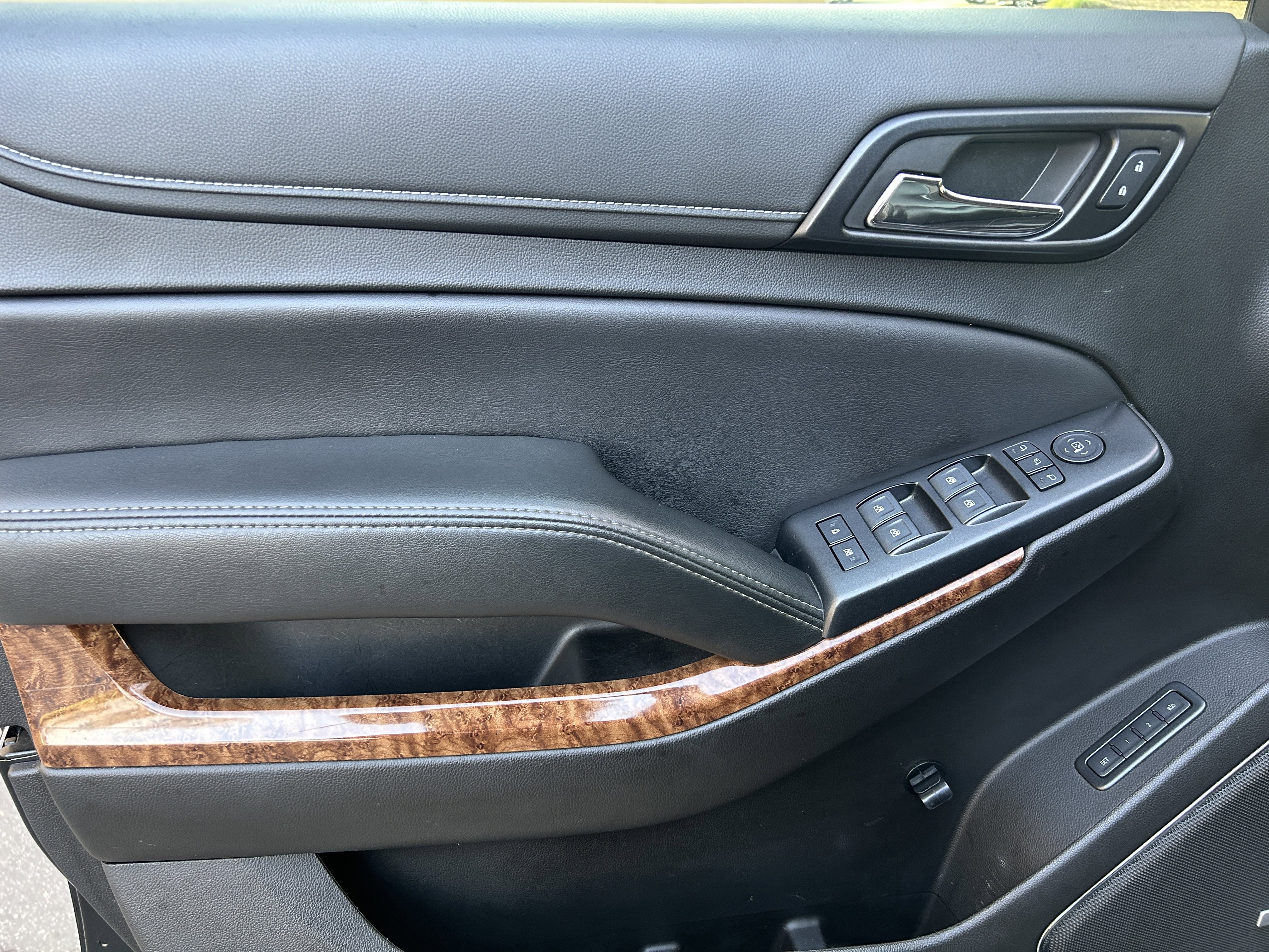 Used 2019 Chevrolet Suburban Premier image 24