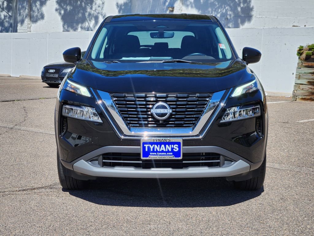 Used 2023 Nissan Rogue SV image 2