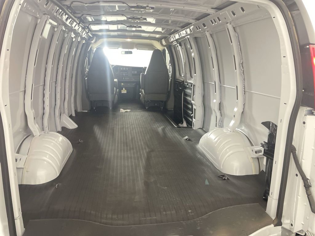 New 2025 GMC Savana 3500 Extended w/ Driver Convenience Package image 22