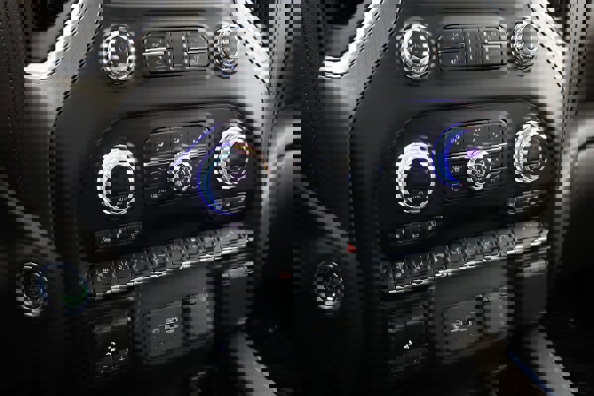 Used 2022 GMC Sierra 3500 Denali image 28