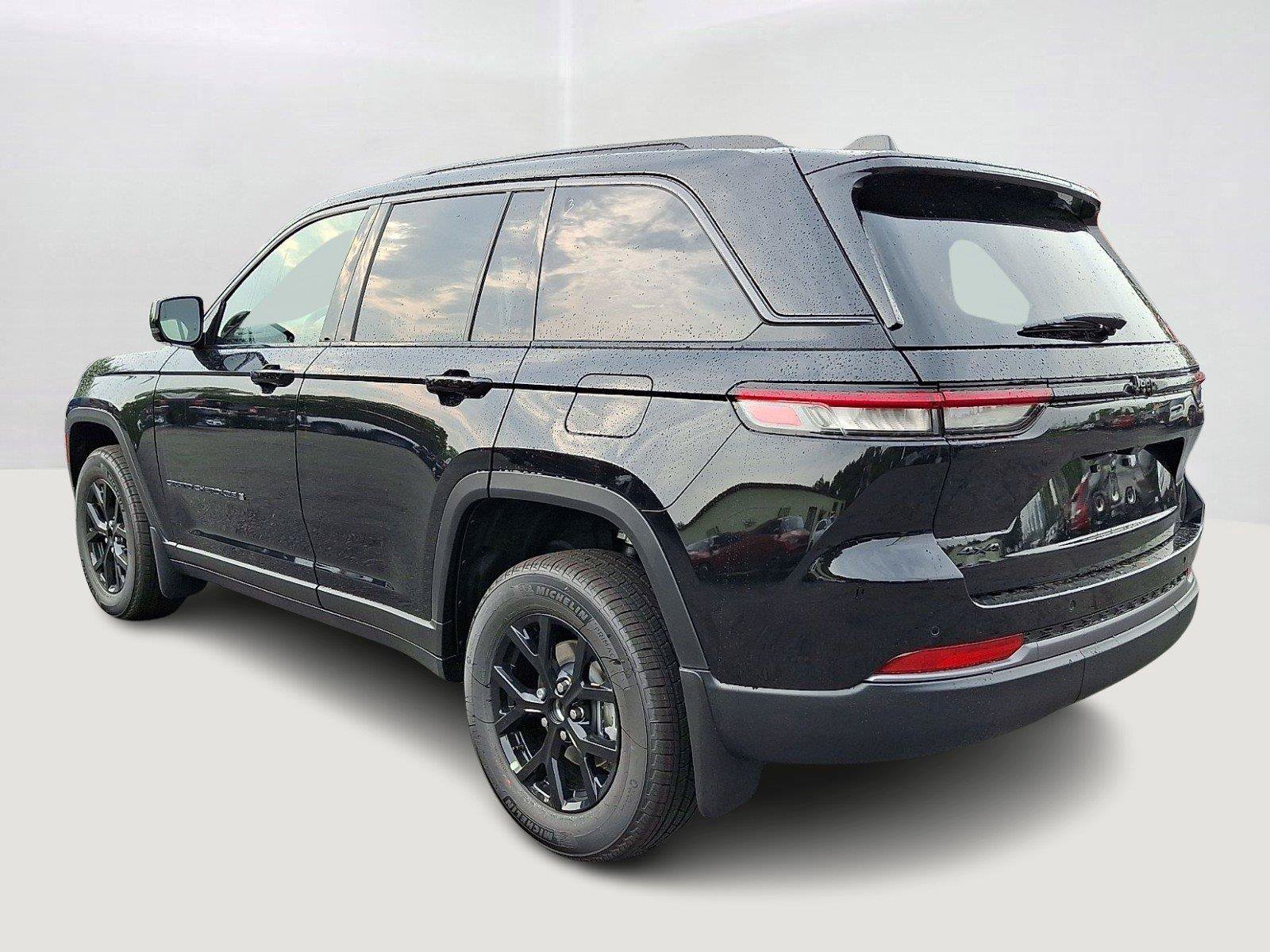 New 2026 Jeep Grand Cherokee Altitude AWD/4WD image 4