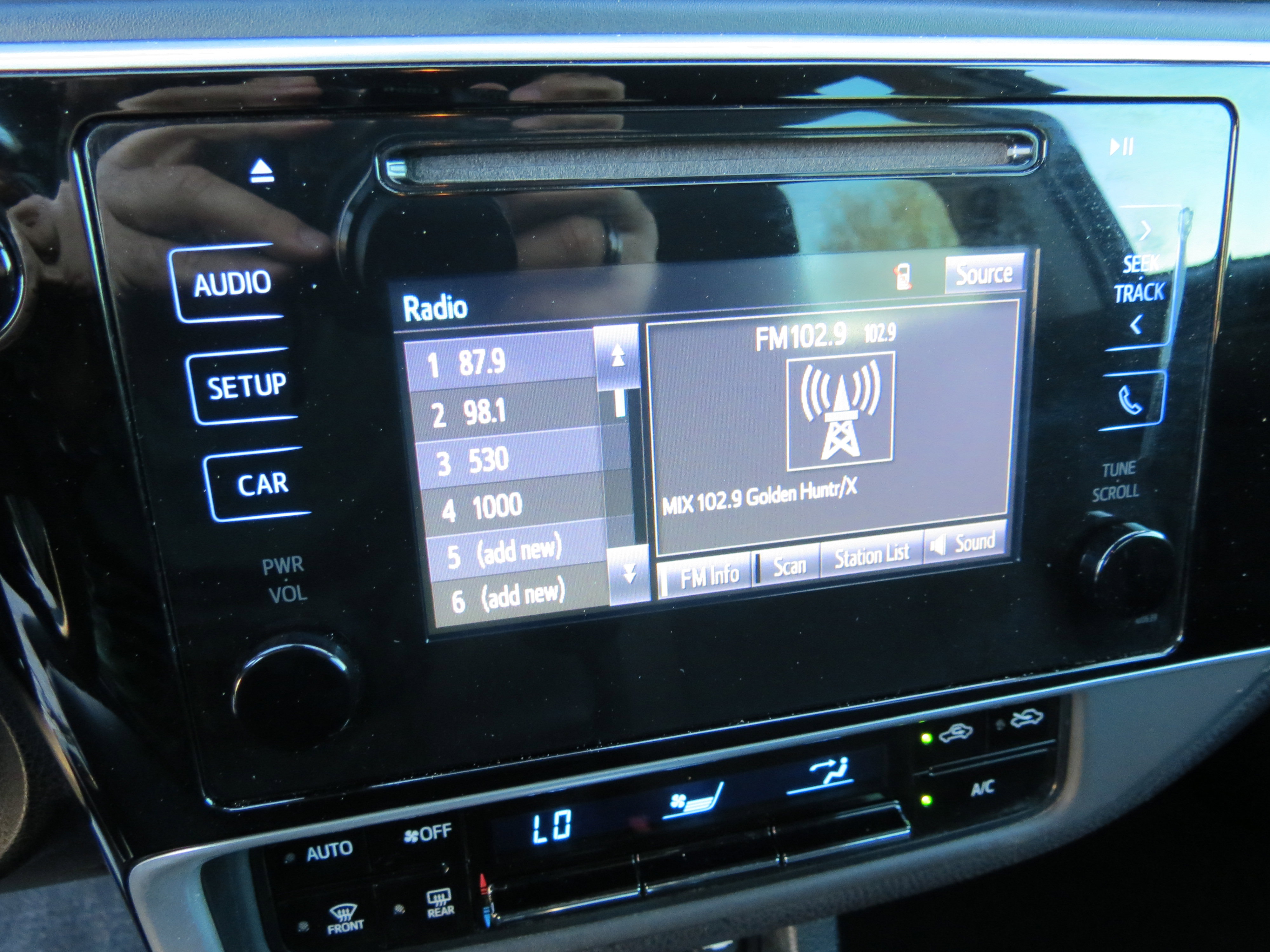 Used 2017 Toyota Corolla LE FWD image 20