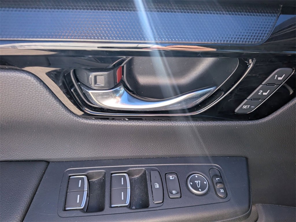 Used 2025 Honda CR-V EX-L image 11