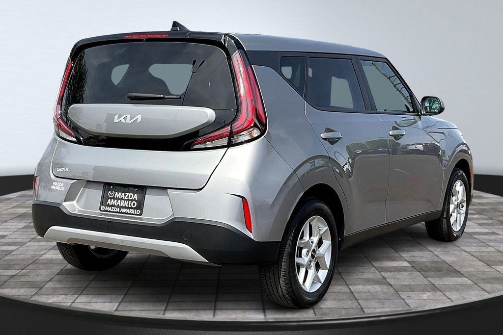 Used 2025 Kia Soul LX w/ LX Technology Package FWD image 7