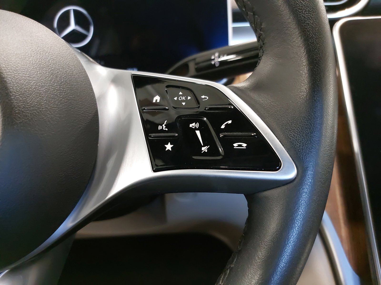 Used 2024 Mercedes-Benz C 300 4MATIC Sedan image 19