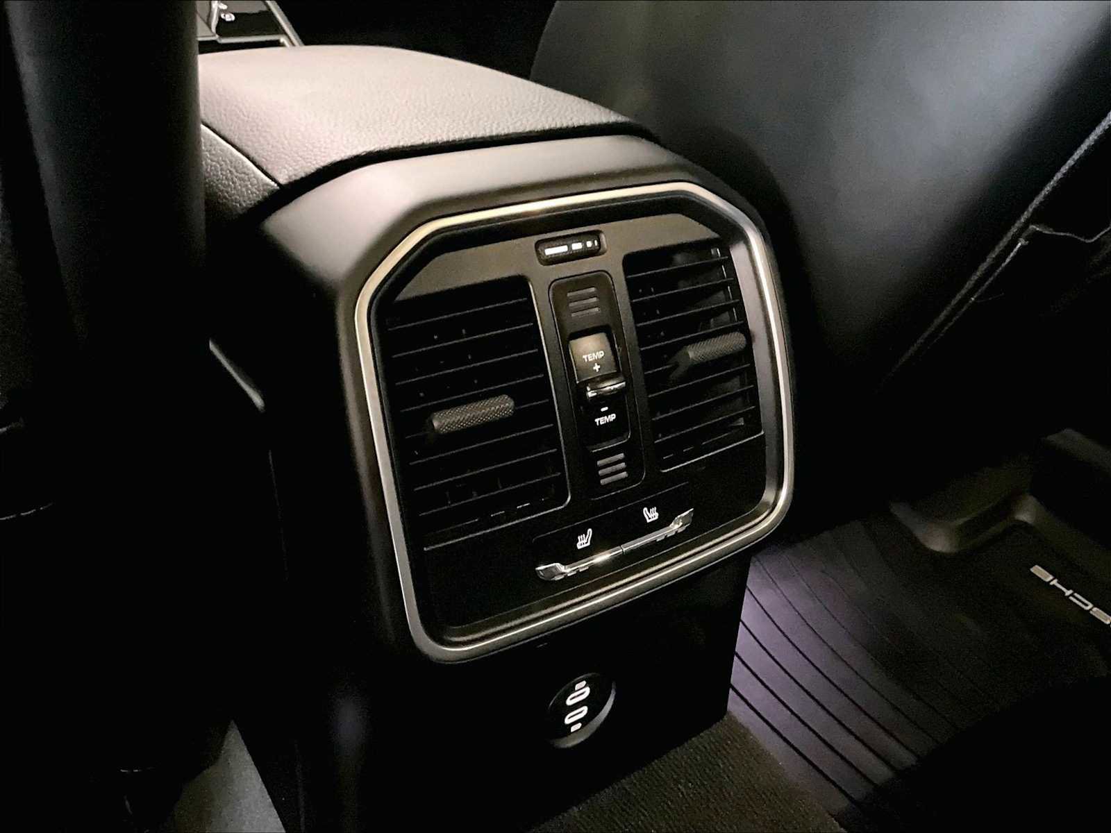 Used 2025 Porsche Macan image 29