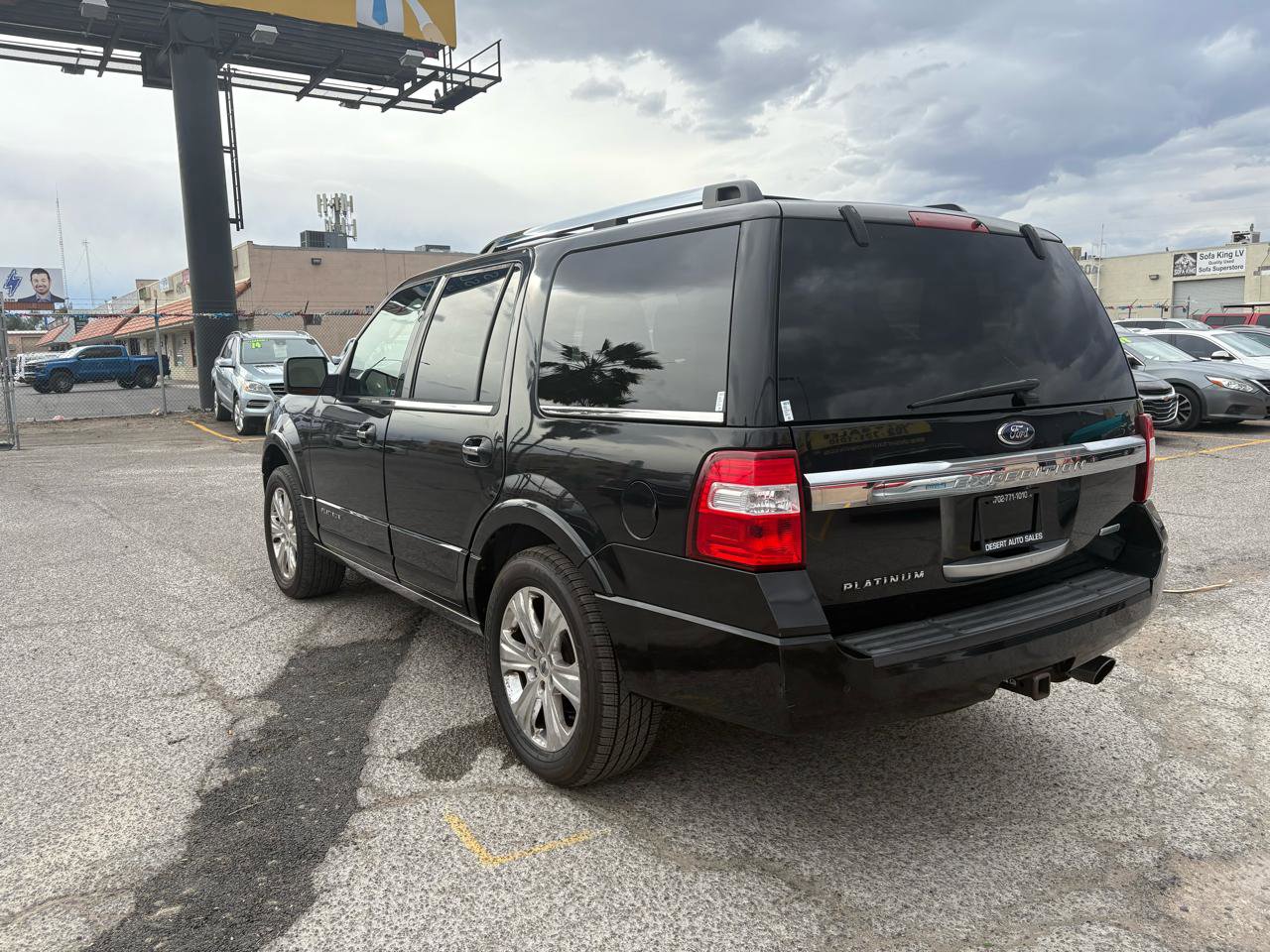 Used 2015 Ford Expedition Platinum image 3