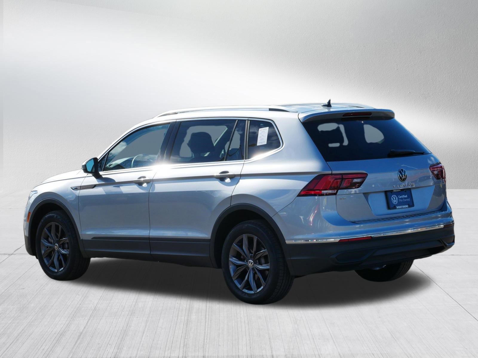 Certified 2023 Volkswagen Tiguan SE w/ Panoramic Sunroof Package image 5