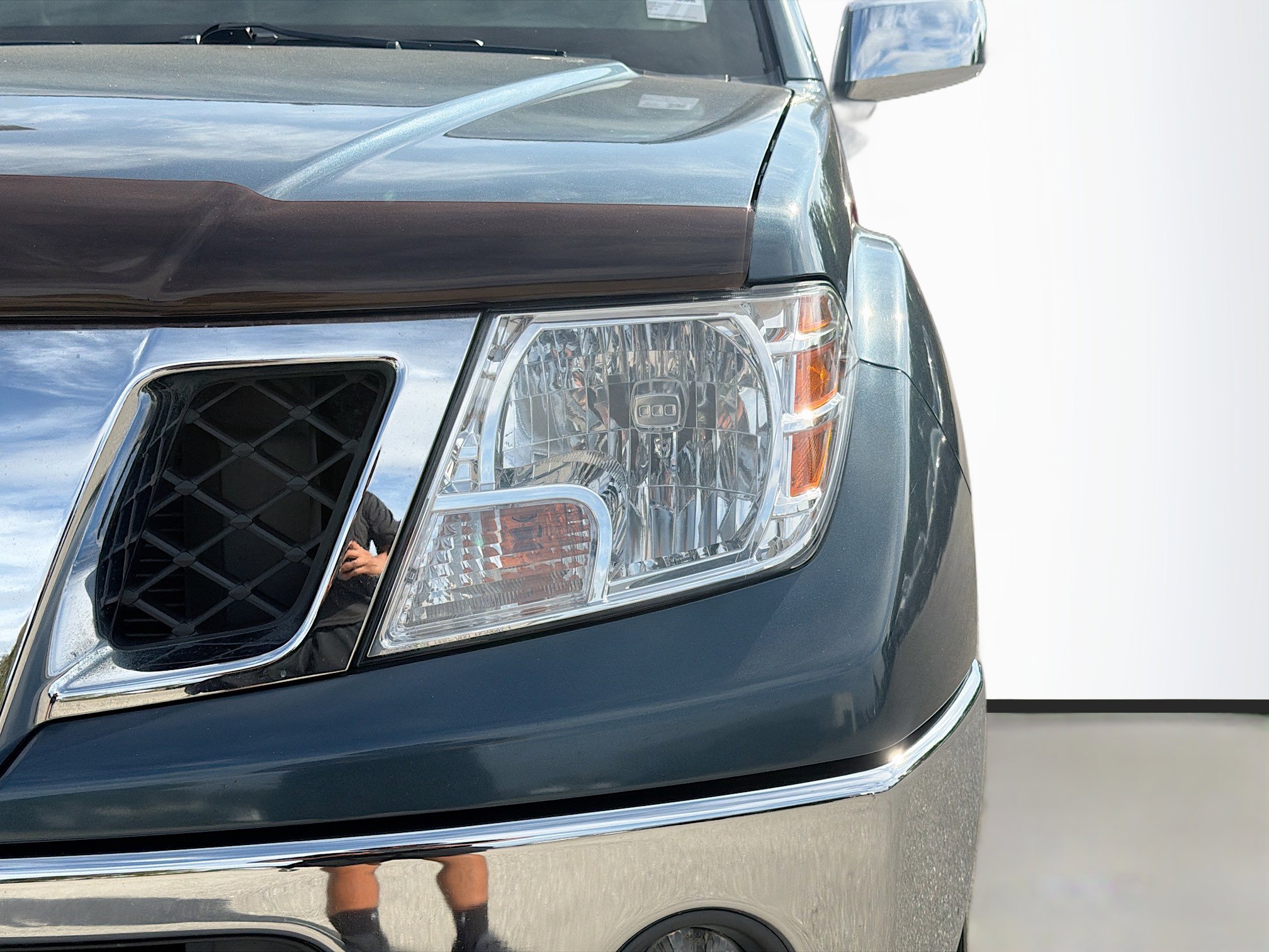 Used 2013 Nissan Frontier SL w/ Moonroof Pkg image 10