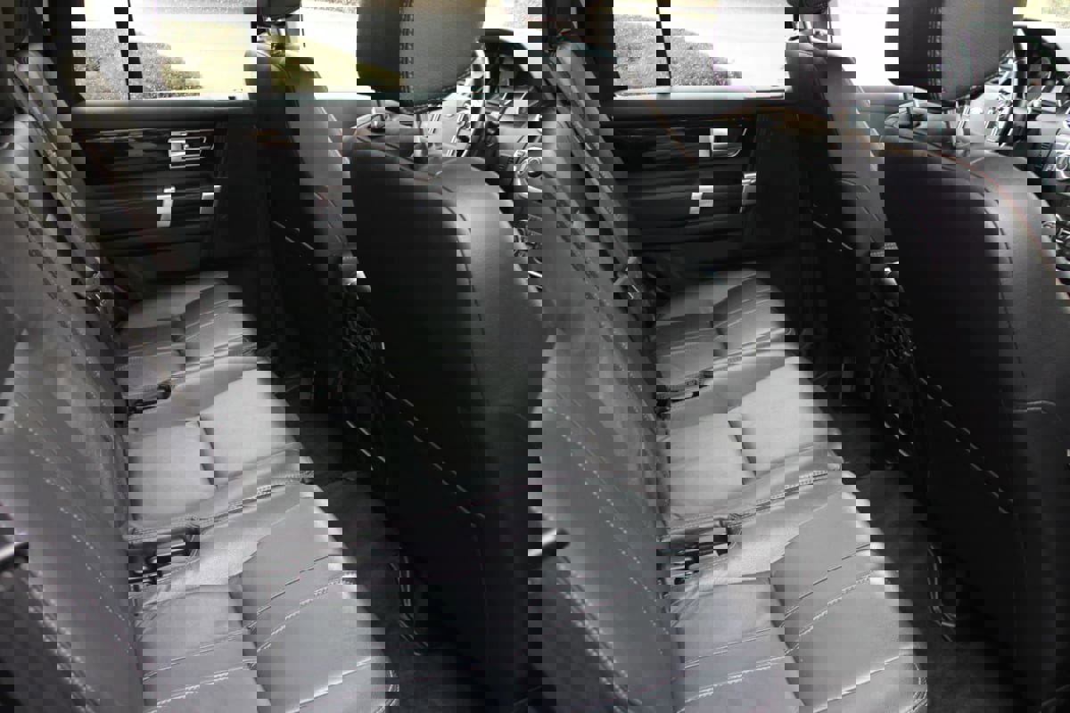 Used 2015 Land Rover LR4 image 32