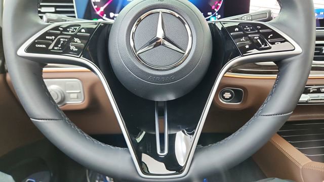 Used 2025 Mercedes-Benz GLE 450e 4MATIC image 40