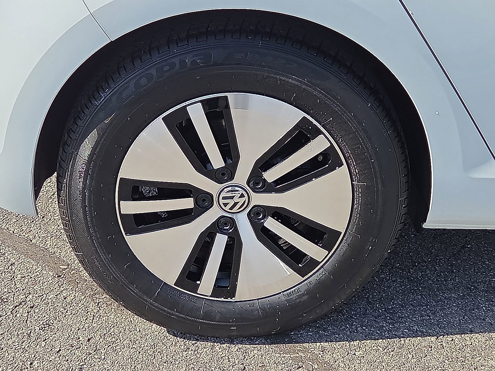 Used 2018 Volkswagen e-Golf SEL Premium image 7