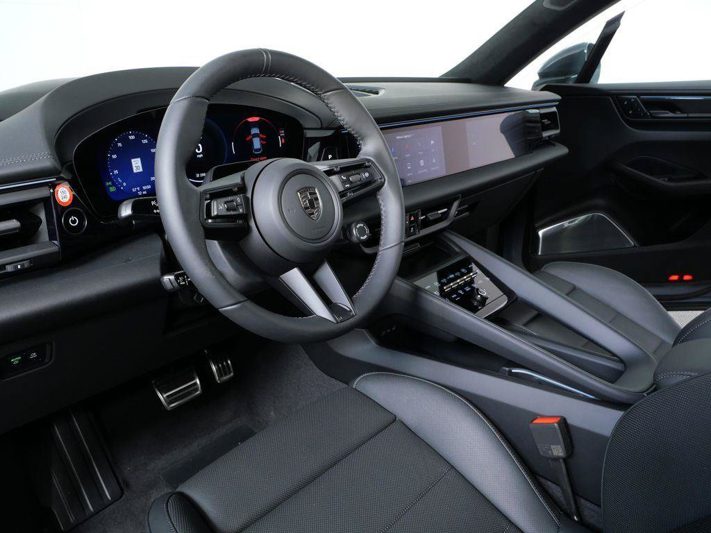 New 2026 Porsche Macan Turbo Electric AWD/4WD image 4