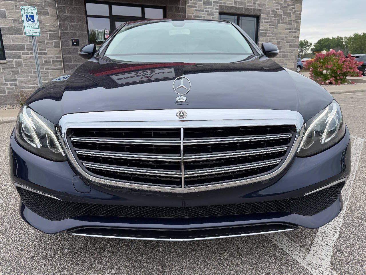 Used 2019 Mercedes-Benz E 300 4MATIC image 2