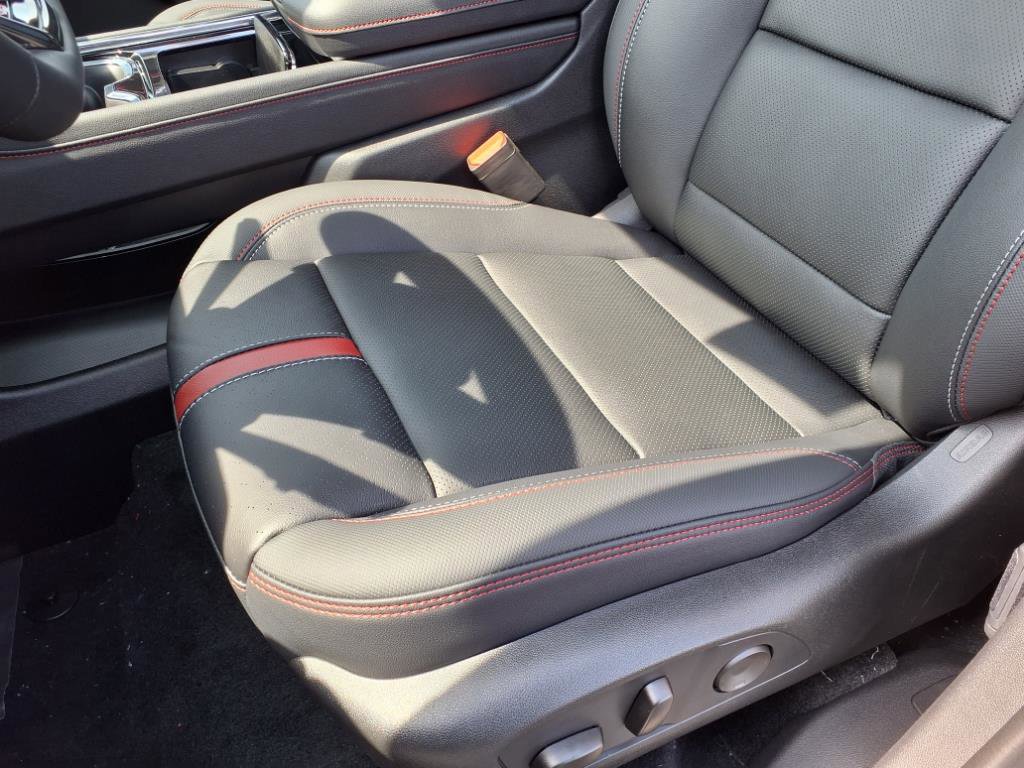 New 2025 Chevrolet Traverse RS w/ LPO, Floor Liner Package image 13