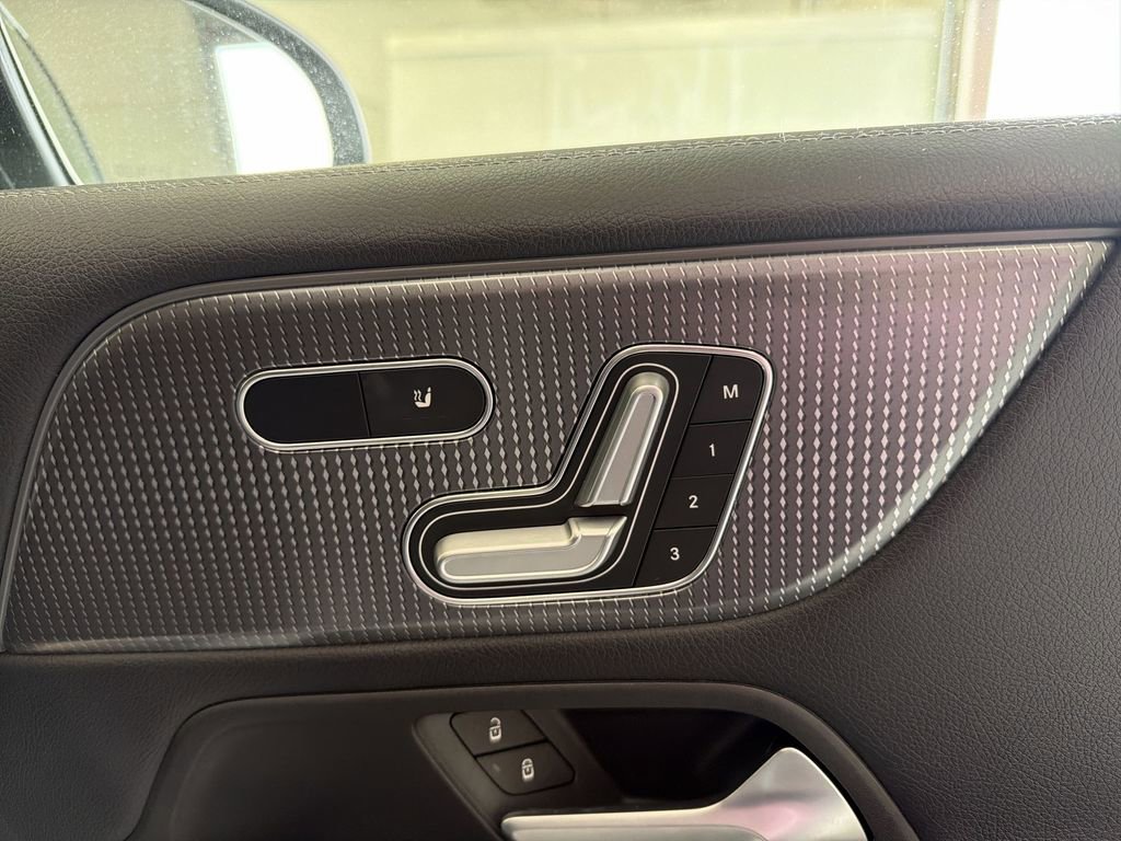 Used 2021 Mercedes-Benz GLB 250 GLB 250 image 21