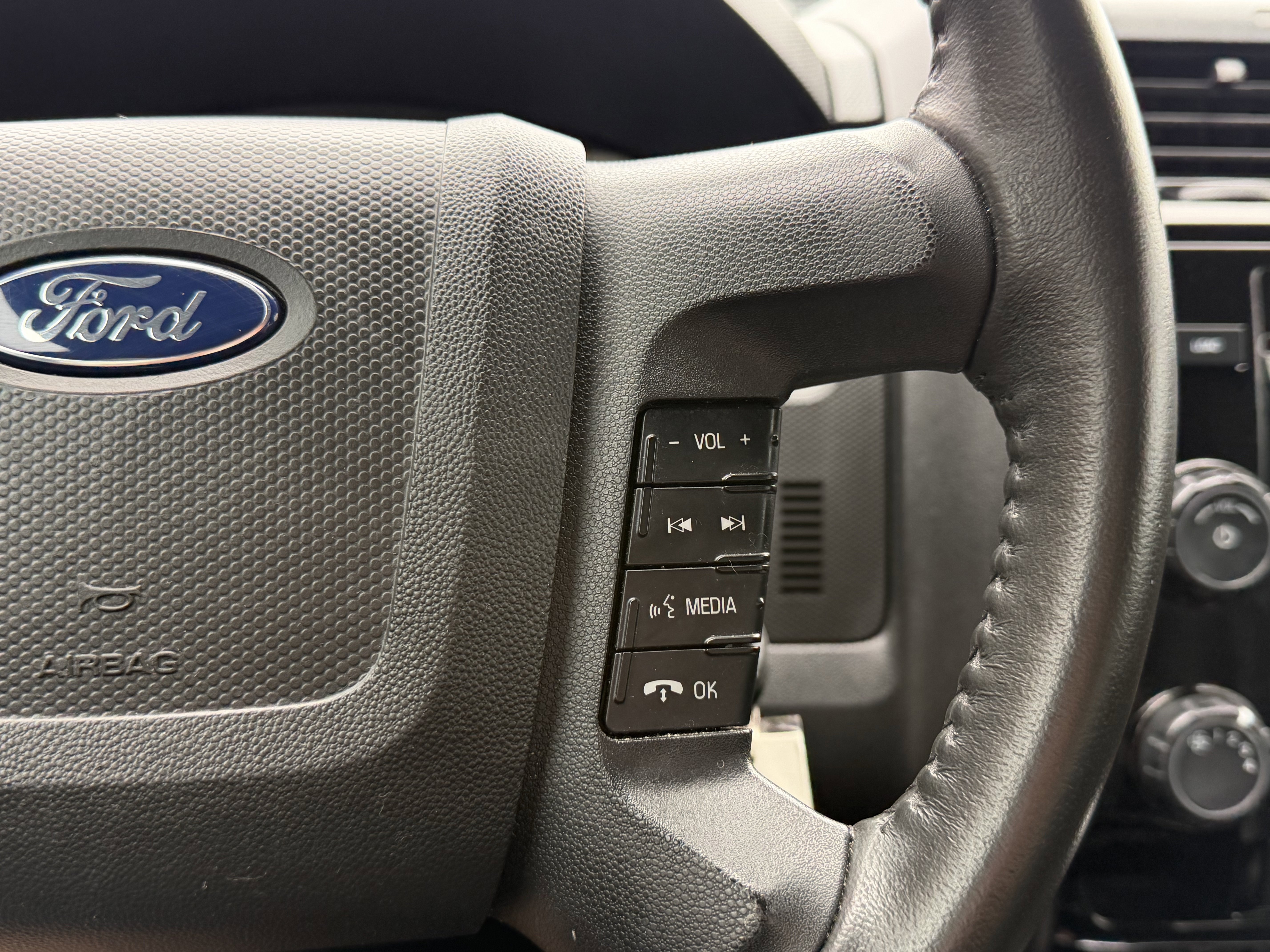 Used 2010 Ford Escape Limited AWD/4WD image 18