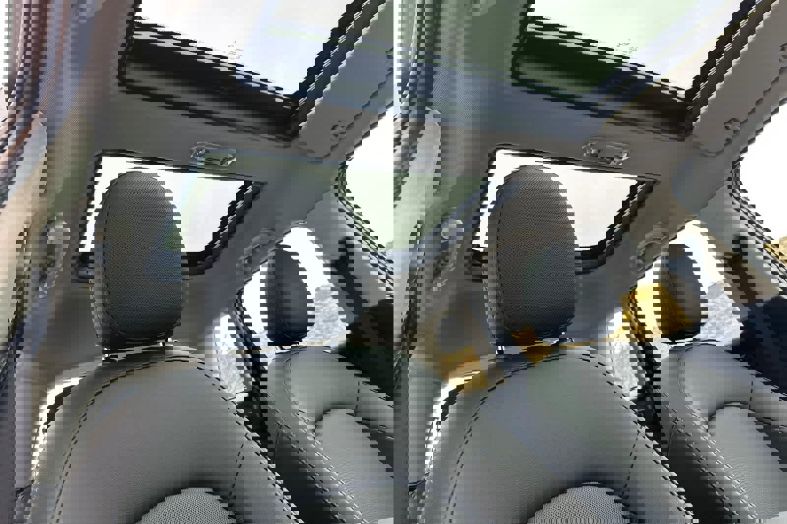 Used 2024 MINI Cooper 4-Door Hardtop image 17