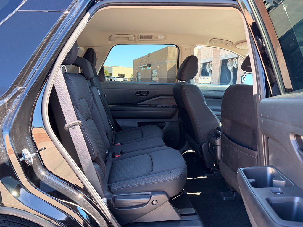 Used 2023 Nissan Pathfinder S FWD image 16