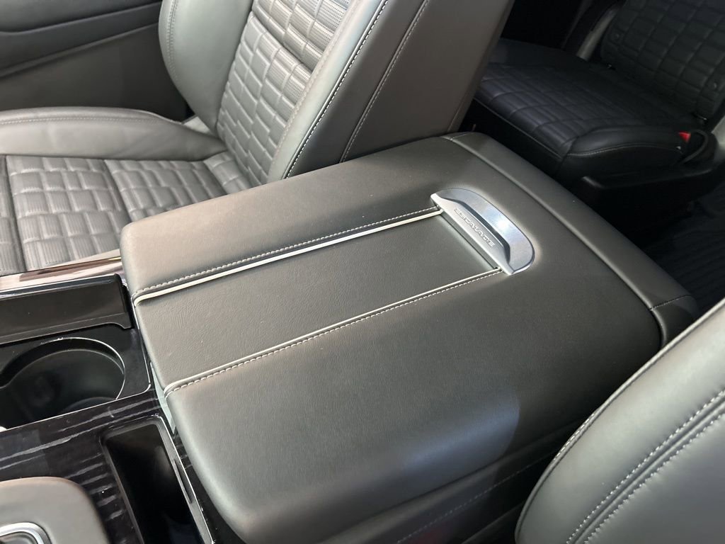 Used 2023 Cadillac Escalade ESV V AWD/4WD image 22