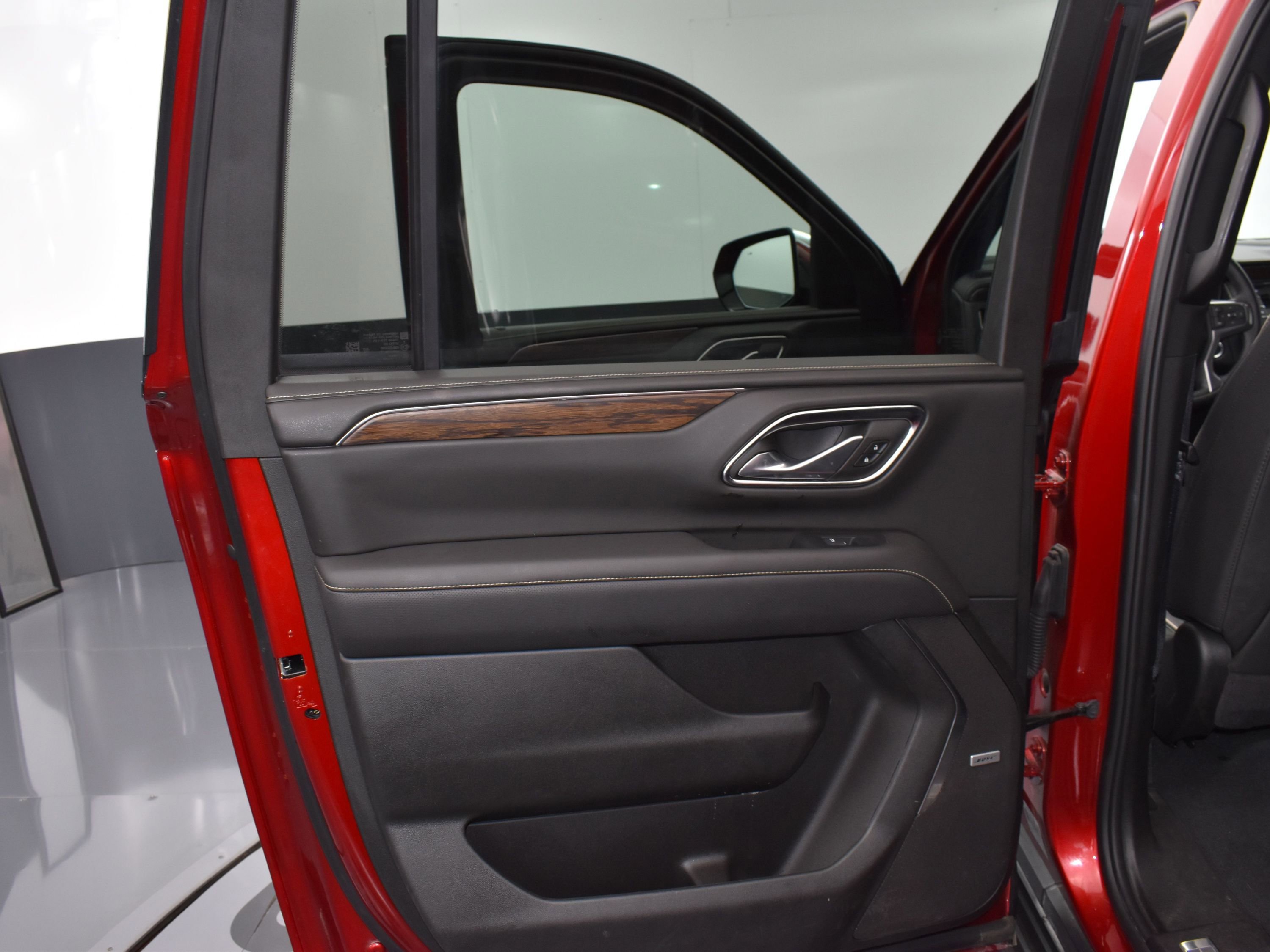 Certified 2024 Chevrolet Suburban Premier w/ Premium Package image 16