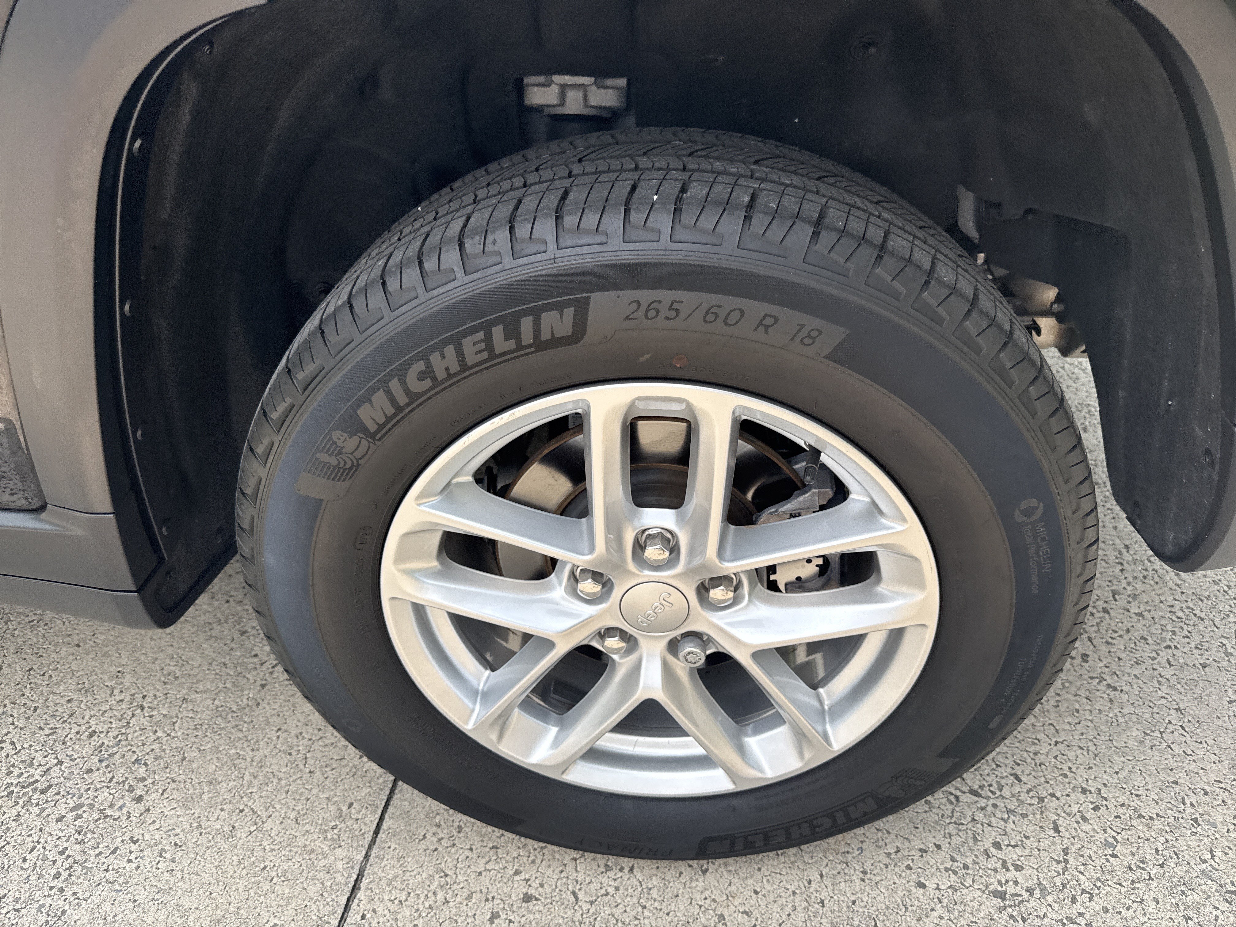 Used 2024 Jeep Grand Cherokee Laredo X AWD/4WD image 19