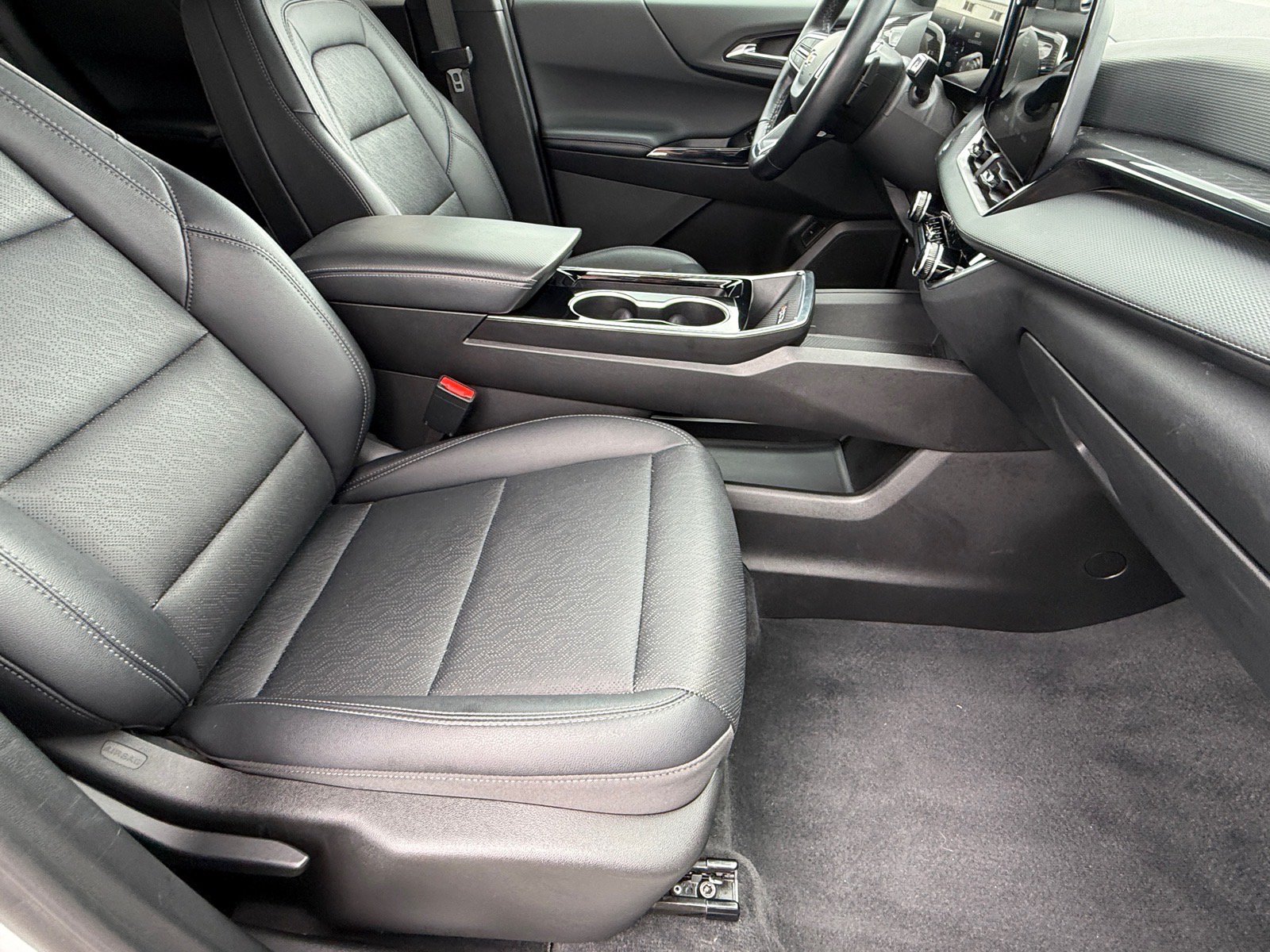 Used 2025 Chevrolet Equinox LT w/ Convenience Package II FWD image 10