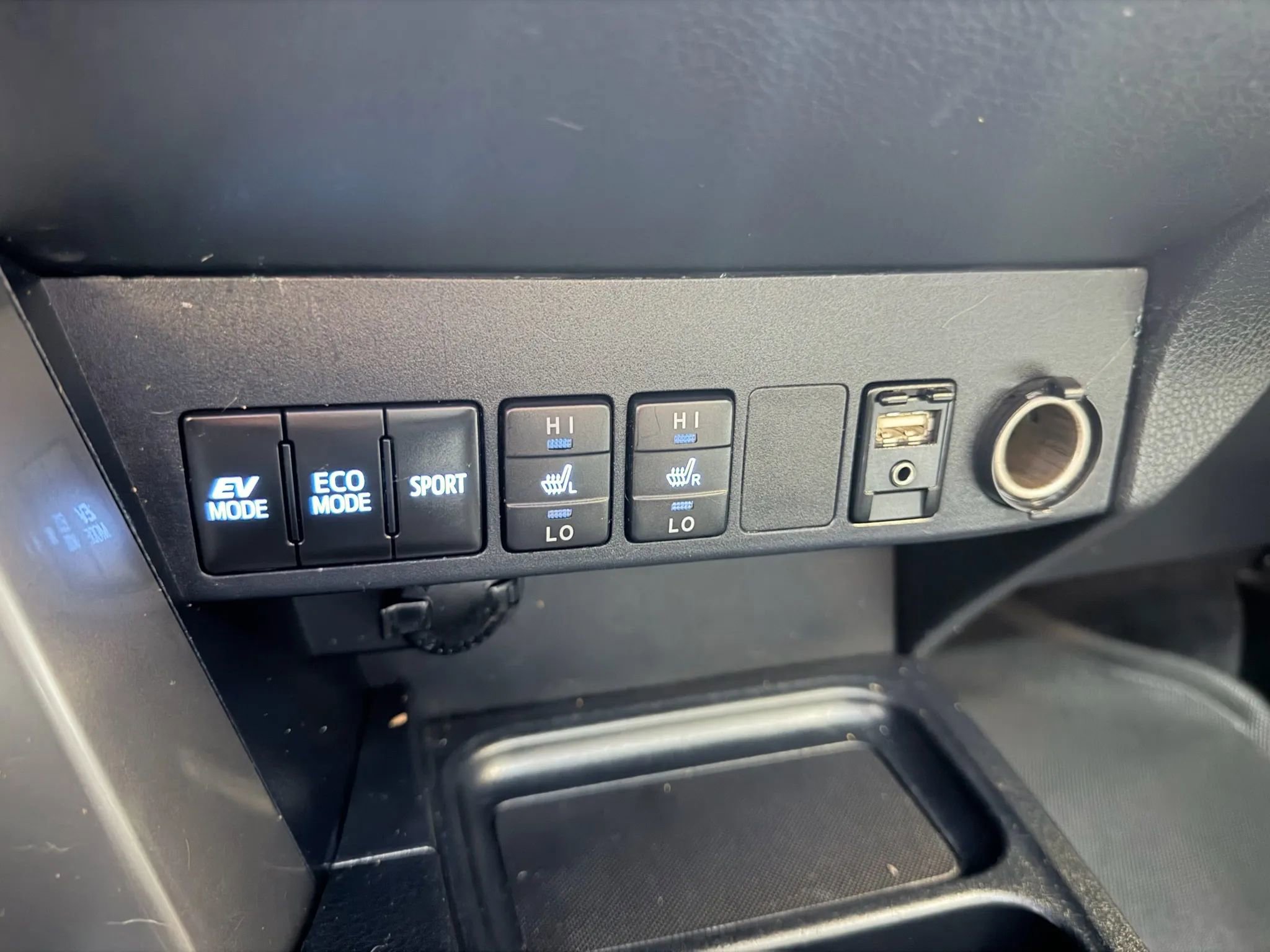 Used 2017 Toyota RAV4 Limited AWD/4WD image 18